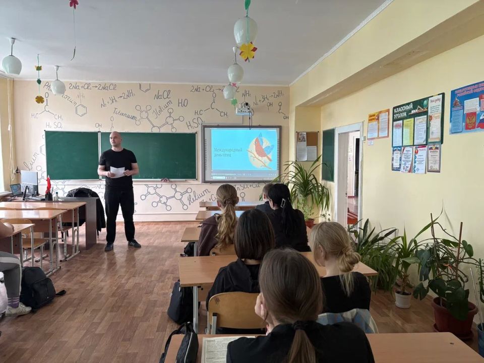 Сотрудники природного парка «Джарылгач» провели эко-урок ко Всемирному дню птиц для школьников Скадовского района Сотрудники природного парка «Джарылгач» провели эко-урок ко Всемирному дню птиц для школьников Скадовского района