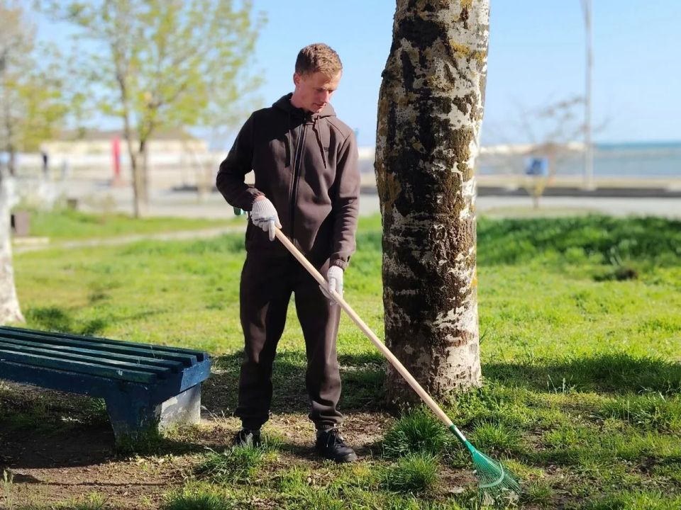 В Скадовске провели субботник в рамках акции «Мы за чистоту» на набережной В Скадовске провели субботник в рамках акции «Мы за чистоту» на набережной