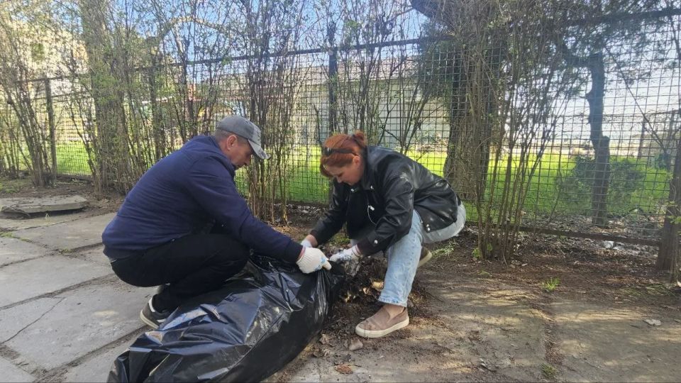 В Скадовске провели субботник в рамках акции «Мы за чистоту» на набережной В Скадовске провели субботник в рамках акции «Мы за чистоту» на набережной