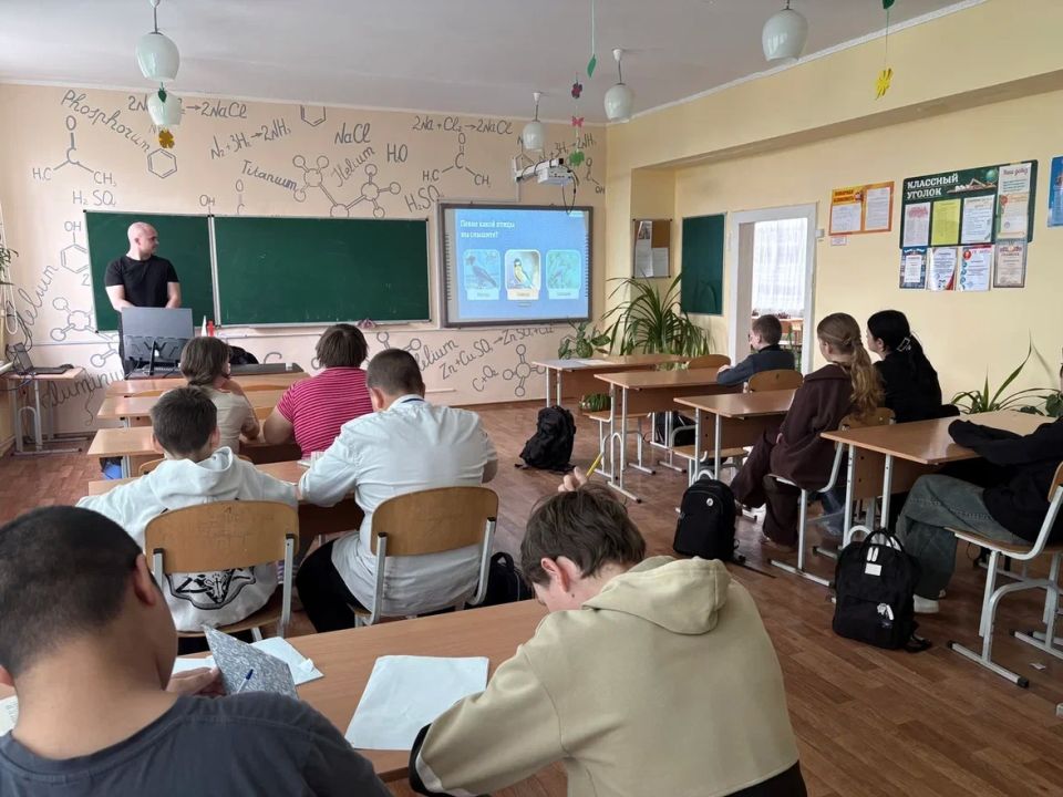 Сотрудники природного парка «Джарылгач» провели эко-урок ко Всемирному дню птиц для школьников Скадовского района Сотрудники природного парка «Джарылгач» провели эко-урок ко Всемирному дню птиц для школьников Скадовского района