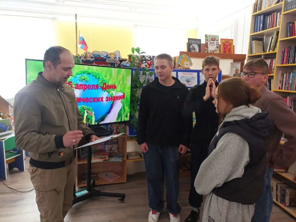 В Любимовском учреждении культуры прошёл экологический урок «Будь Человеком - человек!», посвящённый Дню экологических знаний В Любимовском учреждении культуры прошёл экологический урок «Будь Человеком - человек!», посвящённый Дню экологических знаний