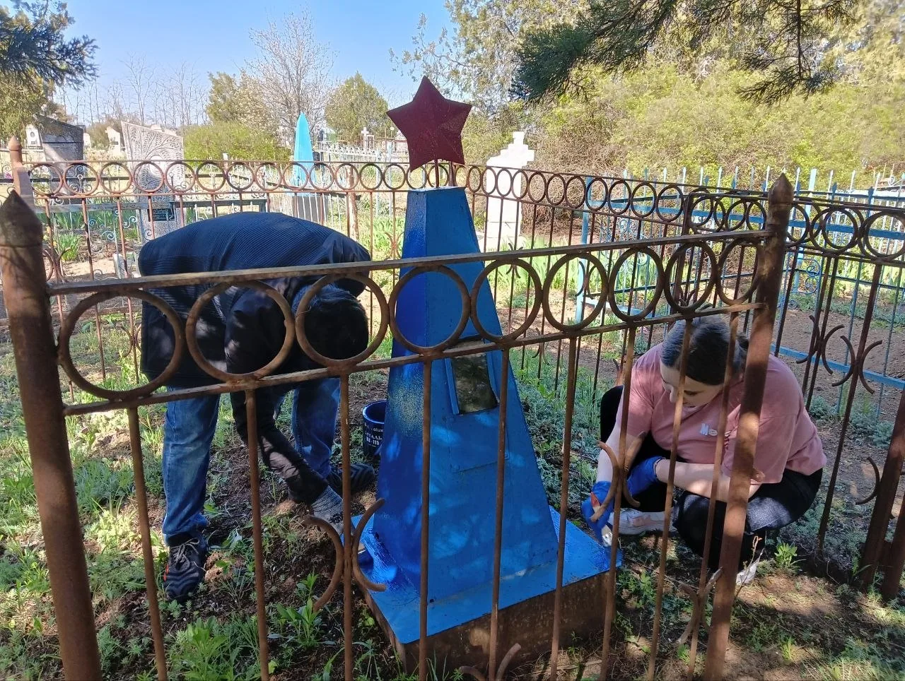 Волонтёры Победы Каховского муниципального округа дали старт акции по уборки могил участников Великой Отечественной войны «Память Победы» Волонтёры Победы Каховского муниципального округа дали старт акции по уборки могил участников Великой Отечественной войны «Память Победы»