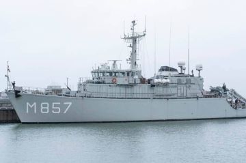 Украина обзавелась "Геническом" - взамен потерянного города Нидерланды подарили ВСУ списанный тральщик