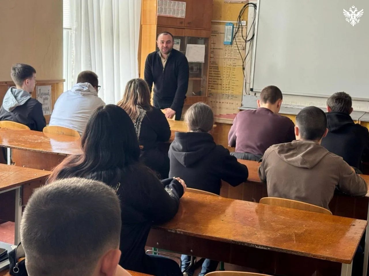 Финалист проекта "Герои Херсонщины" Владимир Оганесов провел урок мужества для учащихся Красноперекопской школы Финалист проекта "Герои Херсонщины" Владимир Оганесов провел урок мужества для учащихся Красноперекопской школы