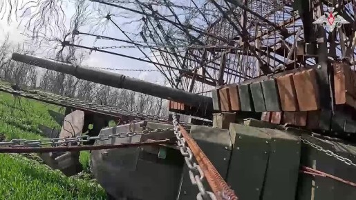 Экипажи танков Т-90М «Прорыв» 58-й гвардейской общевойсковой армии группировки «Днепр» уничтожили опорник с личным составом ВСУ