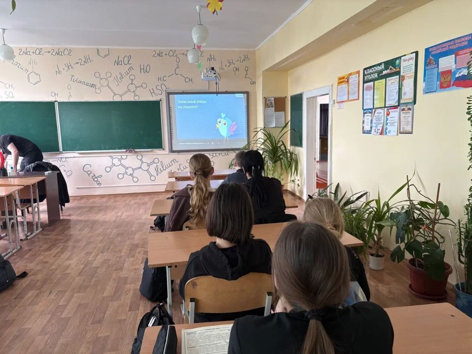 Сотрудники природного парка «Джарылгач» провели эко-урок ко Всемирному дню птиц для школьников Скадовского района Сотрудники природного парка «Джарылгач» провели эко-урок ко Всемирному дню птиц для школьников Скадовского района