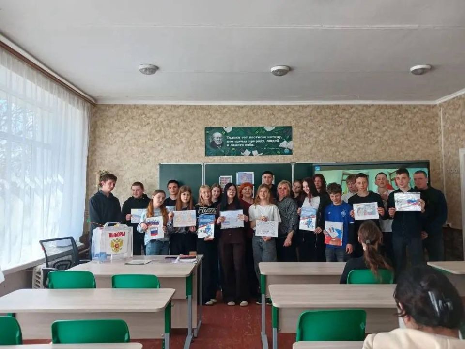 В Ивановской школе № 2 прошел информационный час для будущих избирателей В Ивановской школе № 2 прошел информационный час для будущих избирателей