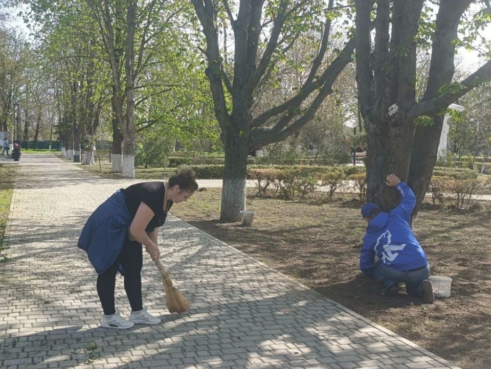 В Чаплинском округе по поручению губернатора Херсонской области Владимир Сальдо в рамках месячника чистоты состоялся второй субботник В Чаплинском округе по поручению губернатора Херсонской области Владимир Сальдо в рамках месячника чистоты состоялся второй субботник
