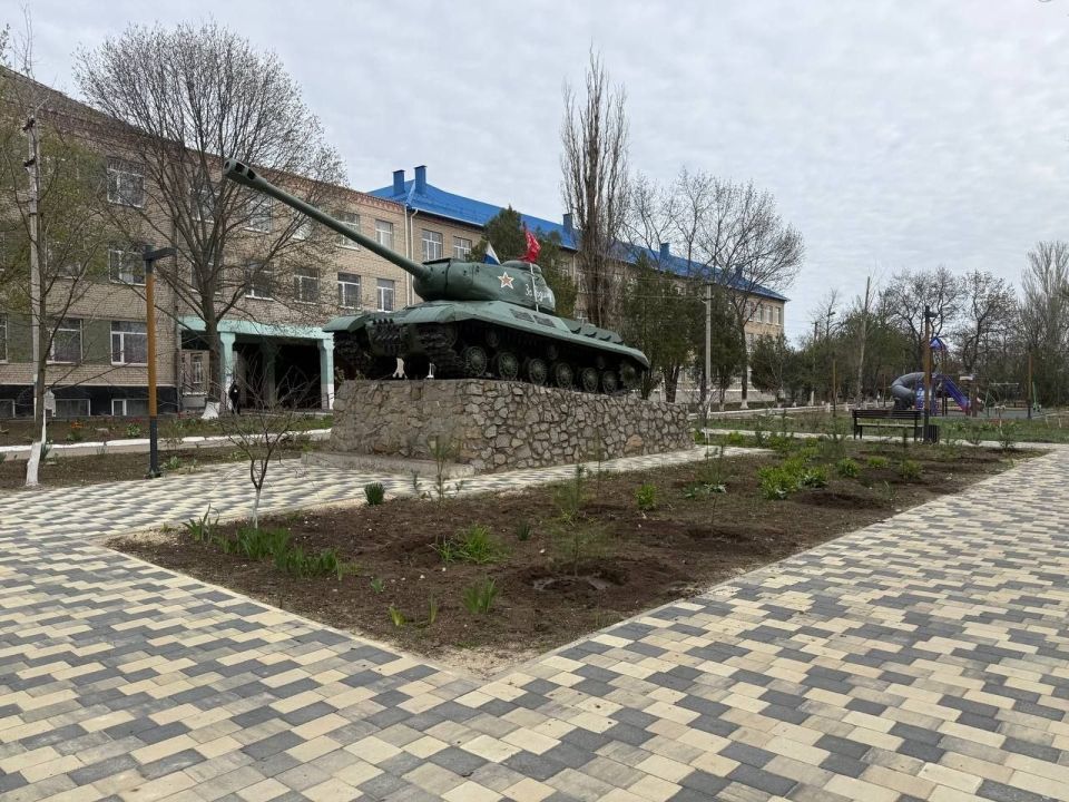 В Нижнесерогозском округе высадили 700 деревьев в рамках акции «Сад памяти» В Нижнесерогозском округе высадили 700 деревьев в рамках акции «Сад памяти»