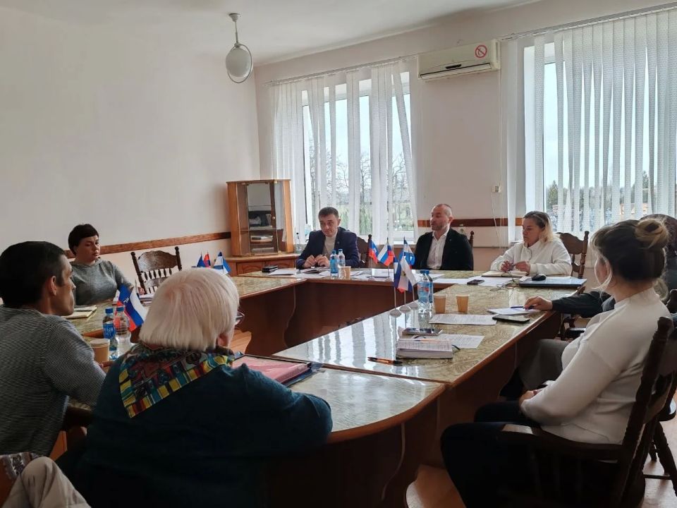 Глава Каховского округа Павел Филипчук провел совещание с руководителями образовательных учреждений, на котором обсудили ряд актуальных вопросов Глава Каховского округа Павел Филипчук провел совещание с руководителями образовательных учреждений, на котором обсудили ряд актуальных вопросов