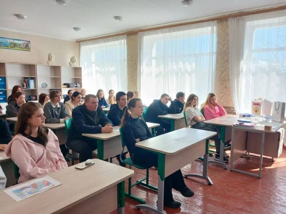 В Ивановской школе № 2 прошел информационный час для будущих избирателей В Ивановской школе № 2 прошел информационный час для будущих избирателей