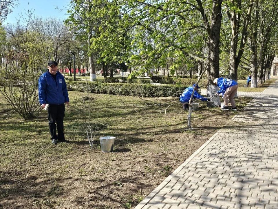 В Чаплинском округе по поручению губернатора Херсонской области Владимир Сальдо в рамках месячника чистоты состоялся второй субботник В Чаплинском округе по поручению губернатора Херсонской области Владимир Сальдо в рамках месячника чистоты состоялся второй субботник