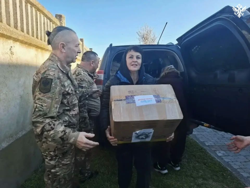 Волонтеры московского Фонда инвалидов войн посетили эвакуированных в Геническом округе Волонтеры московского Фонда инвалидов войн посетили эвакуированных в Геническом округе