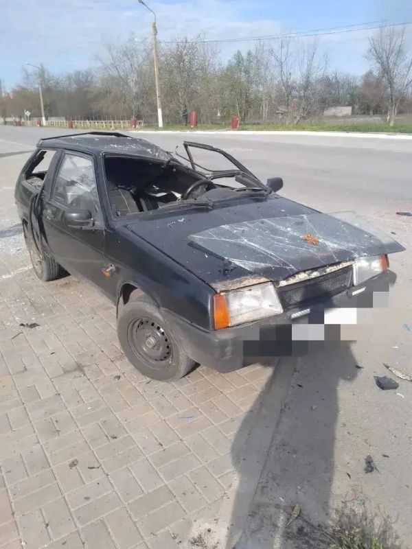 В Новокаховском округе повреждены автомобили в результате атаки БПЛА В Новокаховском округе повреждены автомобили в результате атаки БПЛА