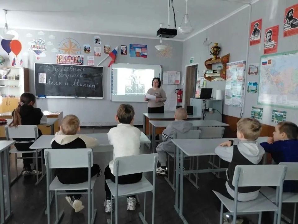 В Новодмитровской школе прошли замечательные душевные встречи с обучающимися 1 и 3 классов на тему «Смех есть радость» В Новодмитровской школе прошли замечательные душевные встречи с обучающимися 1 и 3 классов на тему «Смех есть радость»
