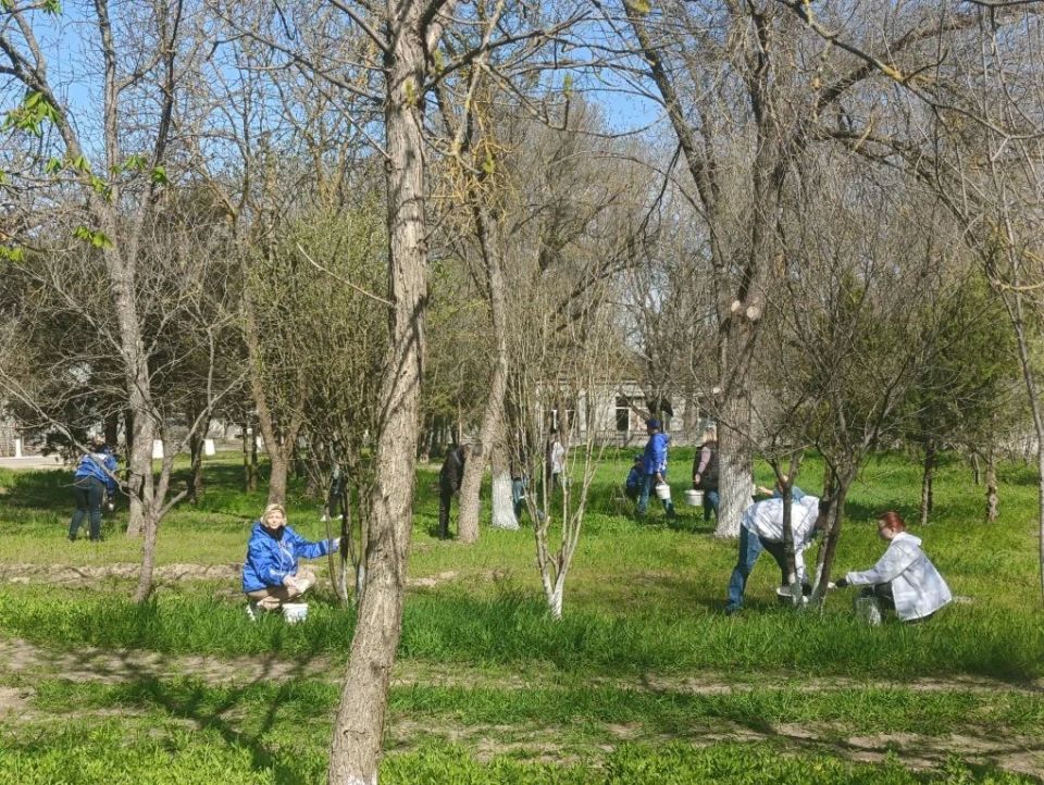В Чаплинском округе по поручению губернатора Херсонской области Владимир Сальдо в рамках месячника чистоты состоялся второй субботник В Чаплинском округе по поручению губернатора Херсонской области Владимир Сальдо в рамках месячника чистоты состоялся второй субботник