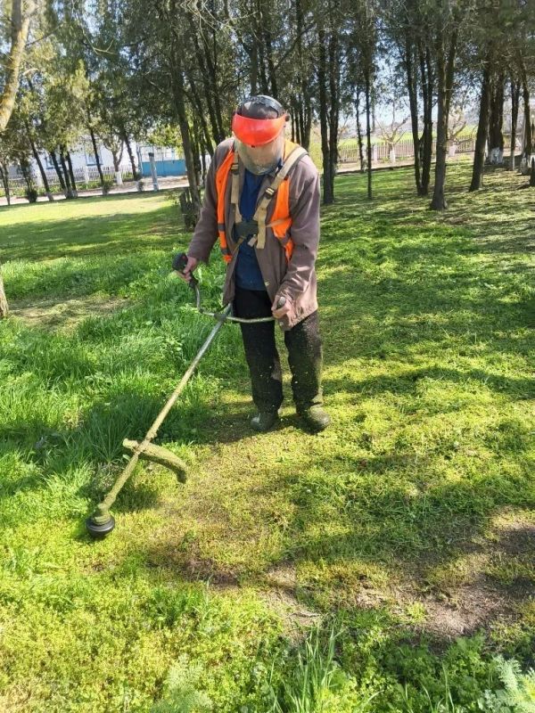 Благоустройство в Геническом округе: команда МКУ «Горжилстрой» наводит порядок Благоустройство в Геническом округе: команда МКУ «Горжилстрой» наводит порядок