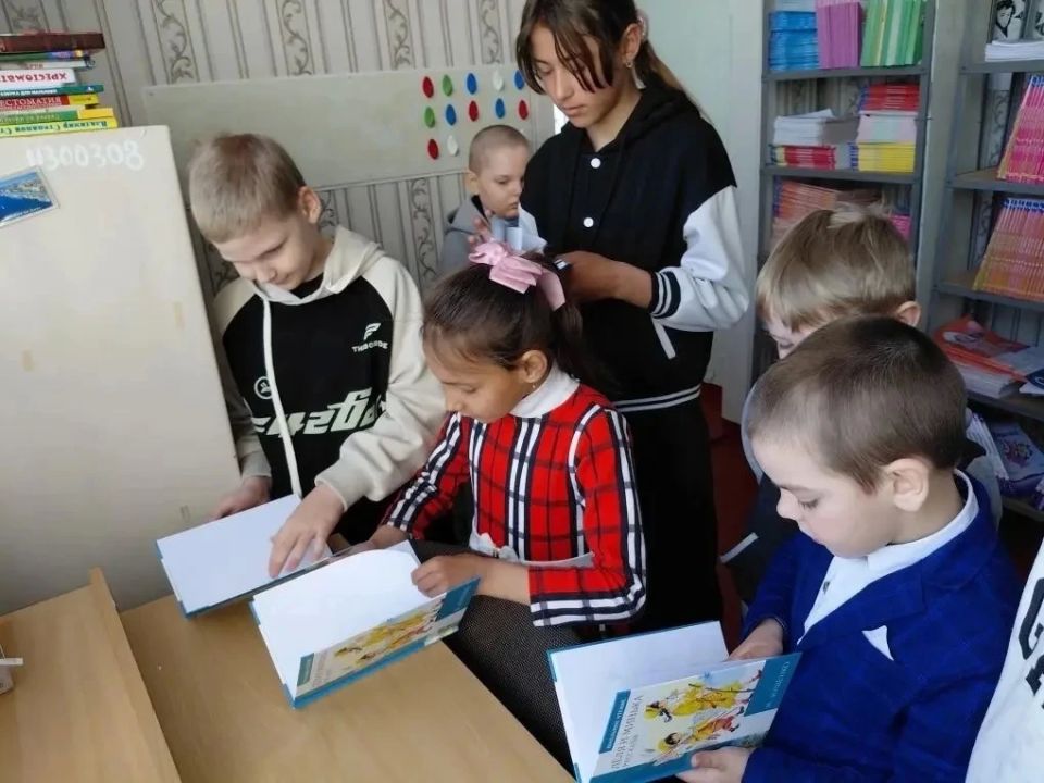 В Новодмитровской школе прошли замечательные душевные встречи с обучающимися 1 и 3 классов на тему «Смех есть радость» В Новодмитровской школе прошли замечательные душевные встречи с обучающимися 1 и 3 классов на тему «Смех есть радость»
