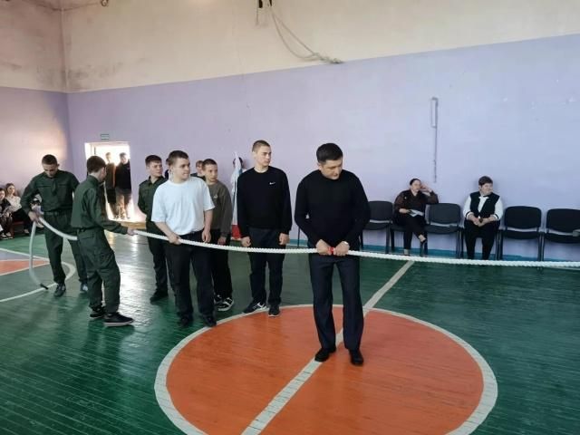 Шеф-регион доставил морозильную камеру и спортинвентарь для Метропольской школы Новотроицкого округа Шеф-регион доставил морозильную камеру и спортинвентарь для Метропольской школы Новотроицкого округа