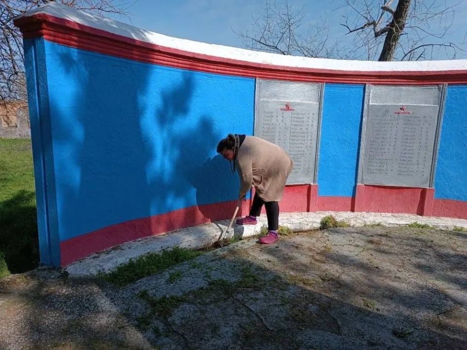 Забота о памяти: сельский Клуб села Ивановка привел в порядок Обелиск "Погибшим воинам-односельчанам" Забота о памяти: сельский Клуб села Ивановка привел в порядок Обелиск "Погибшим воинам-односельчанам"