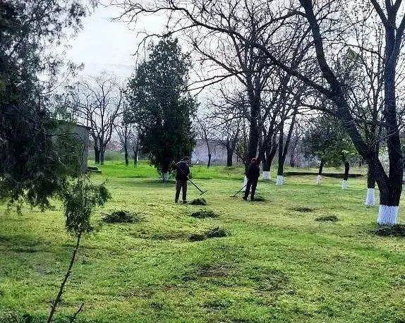 Трудовой десант в Константиновской школе Горностаевского округа Трудовой десант в Константиновской школе Горностаевского округа