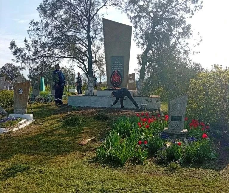 Субботник в Красной Поляне, вместе сохраняем память и порядок Субботник в Красной Поляне, вместе сохраняем память и порядок