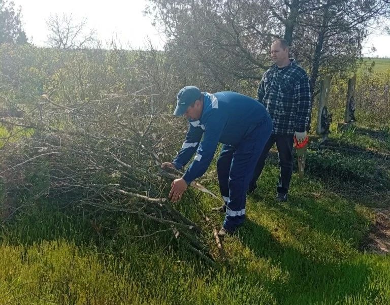 Субботник в Красной Поляне, вместе сохраняем память и порядок Субботник в Красной Поляне, вместе сохраняем память и порядок