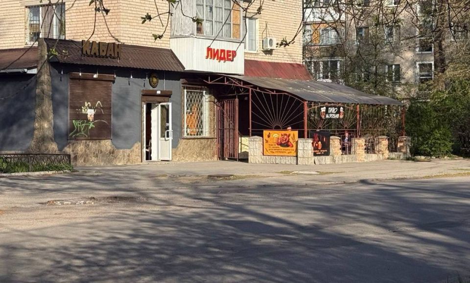 Белый цвет и весеннее солнце на Черноморской в Херсоне Белый цвет и весеннее солнце на Черноморской в Херсоне