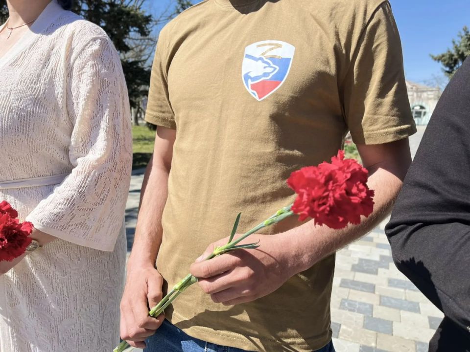В Геническе почтили память жертв геноцида советского народа В Геническе почтили память жертв геноцида советского народа