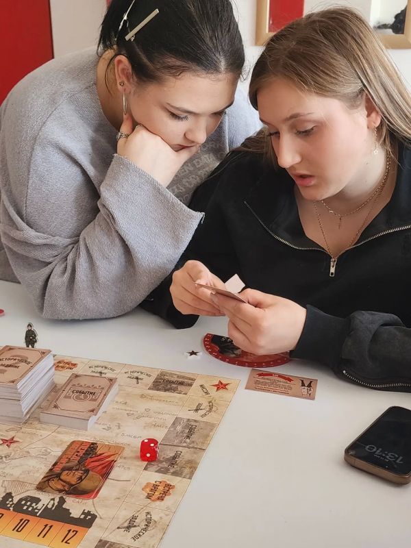 «Путь к свободе: Херсон» — молодёжь Каховки проверила свои силы в исторической настольной игре «Путь к свободе: Херсон» — молодёжь Каховки проверила свои силы в исторической настольной игре