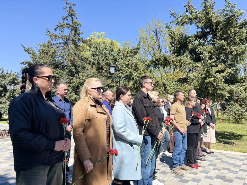 В Геническе почтили память жертв геноцида советского народа В Геническе почтили память жертв геноцида советского народа