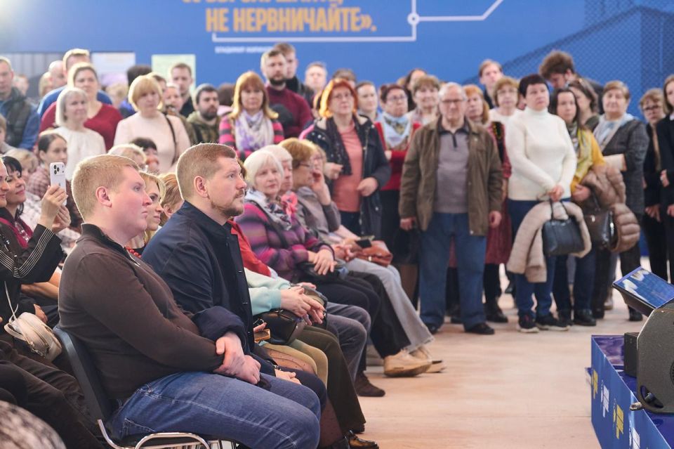На полях выставки официально введена в обращение почтовая марка, выпущенная к 80-летию, основателя ЛДПР, Владимира Жириновского На полях выставки официально введена в обращение почтовая марка, выпущенная к 80-летию, основателя ЛДПР, Владимира Жириновского