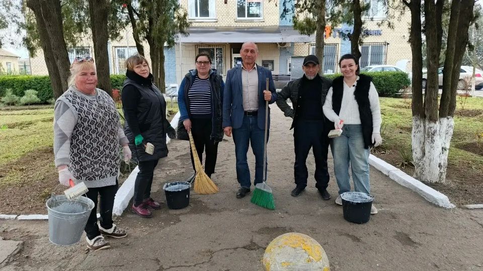 Весеннее преображение Новоалексеевки: сотрудники администрации вышли на субботник Весеннее преображение Новоалексеевки: сотрудники администрации вышли на субботник