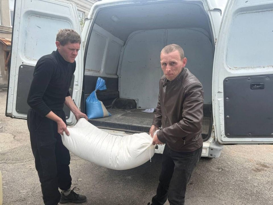 Депутаты Кавказского района направили гуманитарный груз многодетным и малоимущим семьям Херсонской области Депутаты Кавказского района направили гуманитарный груз многодетным и малоимущим семьям Херсонской области