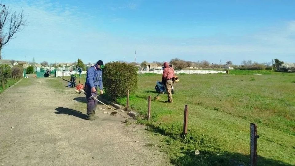 В населенных пунктах Новотроицкого муниципального округа сотрудники домов культуры провели субботники В населенных пунктах Новотроицкого муниципального округа сотрудники домов культуры провели субботники