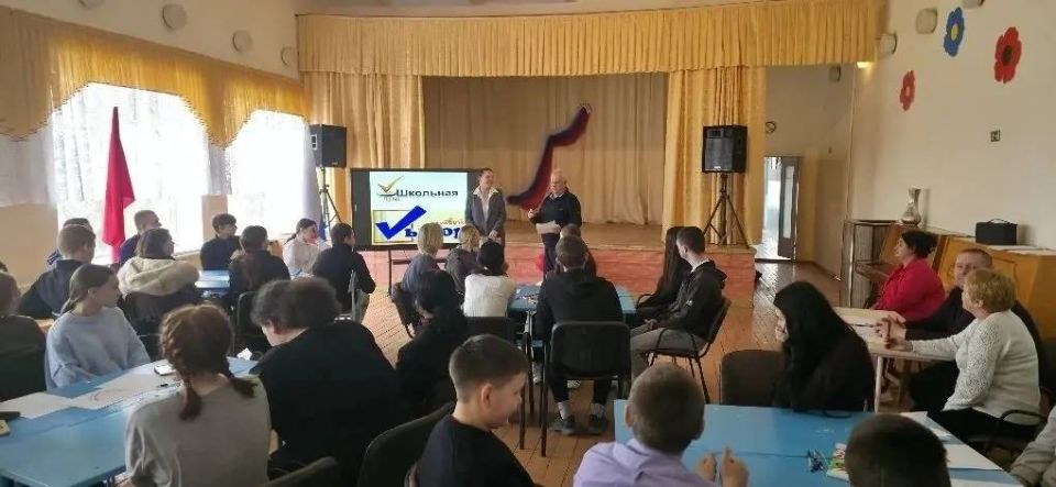 В Александровской школе прошла деловая игра для будущих избирателей! В Александровской школе прошла деловая игра для будущих избирателей!