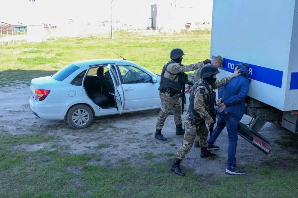 На территории Херсонского областного суда прошли тактико-специальные учения: отработали предотвращение побега из-под стражи На территории Херсонского областного суда прошли тактико-специальные учения: отработали предотвращение побега из-под стражи