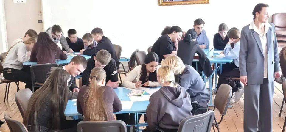 В Александровской школе прошла деловая игра для будущих избирателей! В Александровской школе прошла деловая игра для будущих избирателей!