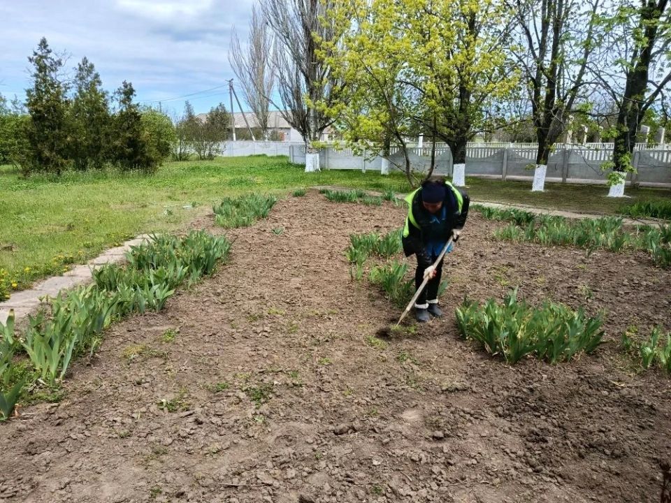 Красноперекопские коммунальщики наводят порядок к майским праздникам Красноперекопские коммунальщики наводят порядок к майским праздникам