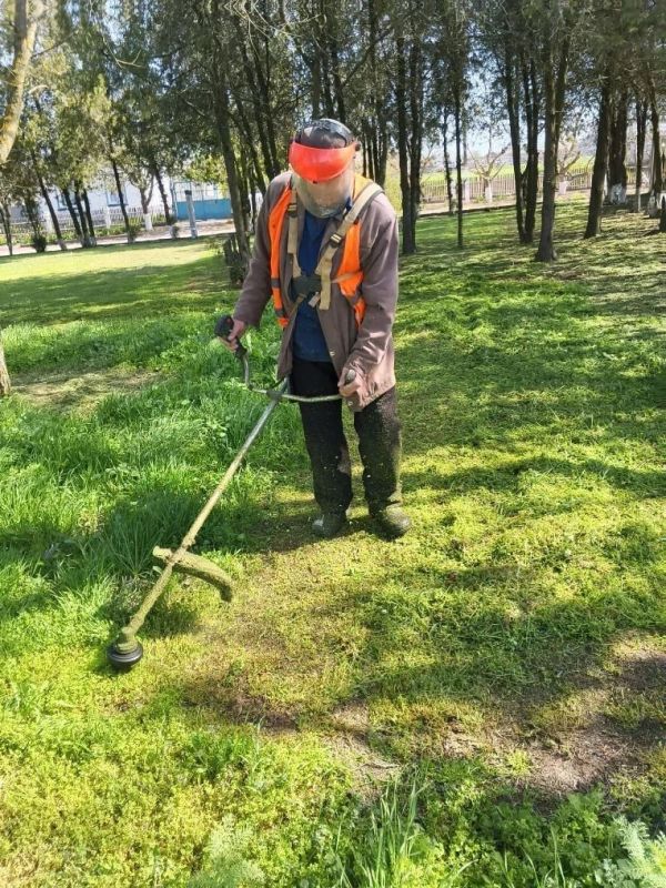 Благоустройство в Геническом округе: команда МКУ «Горжилстрой» наводит порядок Благоустройство в Геническом округе: команда МКУ «Горжилстрой» наводит порядок