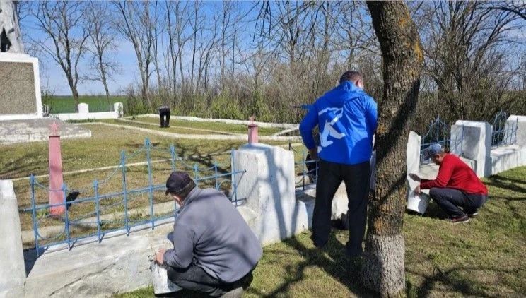 В Великолепетихском округе продолжается акция «Забота и уход» в рамках подготовки к Дню Победы В В Великолепетихском округе продолжается акция «Забота и уход» в рамках подготовки к Дню Победы В