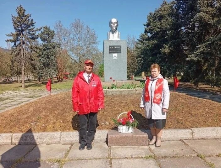 Коммунисты Каланчакского округа почтили память В.И. Ленина Коммунисты Каланчакского округа почтили память В.И. Ленина