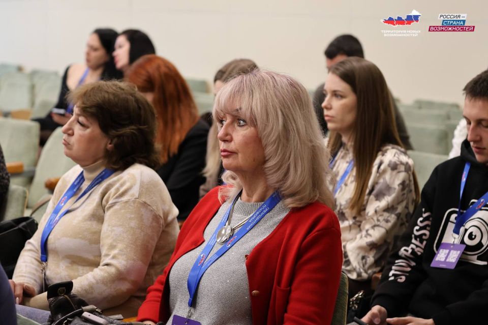 Здесь формируют будущее: в Геническе стартовала программа «Территория новых возможностей» Здесь формируют будущее: в Геническе стартовала программа «Территория новых возможностей»