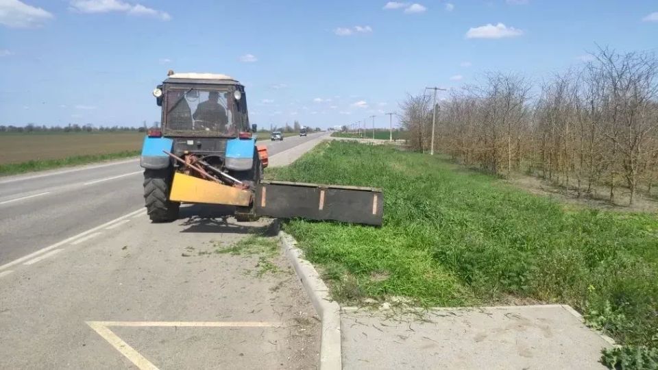 Чаплинское ДЭУ ГБУ ХО «Херсон Автодор выполняет благоустройство дорог Чаплинского муниципального округа Чаплинское ДЭУ ГБУ ХО «Херсон Автодор выполняет благоустройство дорог Чаплинского муниципального округа