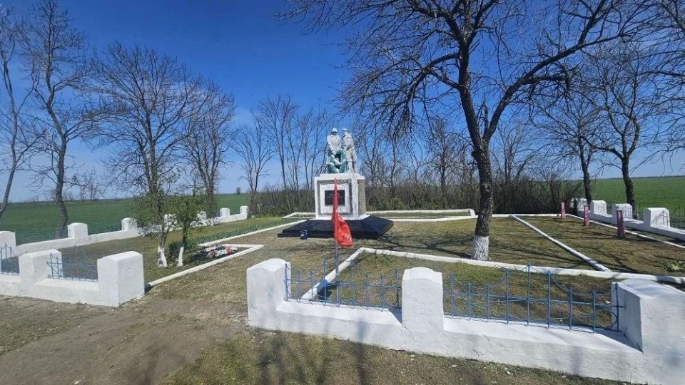 В Великолепетихском округе продолжается акция «Забота и уход» в рамках подготовки к Дню Победы В В Великолепетихском округе продолжается акция «Забота и уход» в рамках подготовки к Дню Победы В