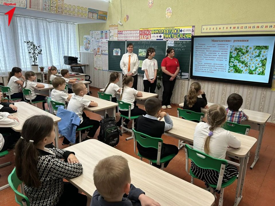Первые Чаплинской школы № 1 присоединились к акции «Зеленая весна» в преддверии Дня Земли Первые Чаплинской школы № 1 присоединились к акции «Зеленая весна» в преддверии Дня Земли