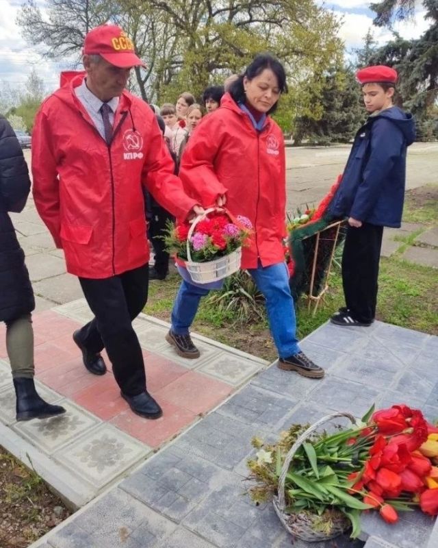 Коммунисты Каланчакского округа почтили память В.И. Ленина Коммунисты Каланчакского округа почтили память В.И. Ленина