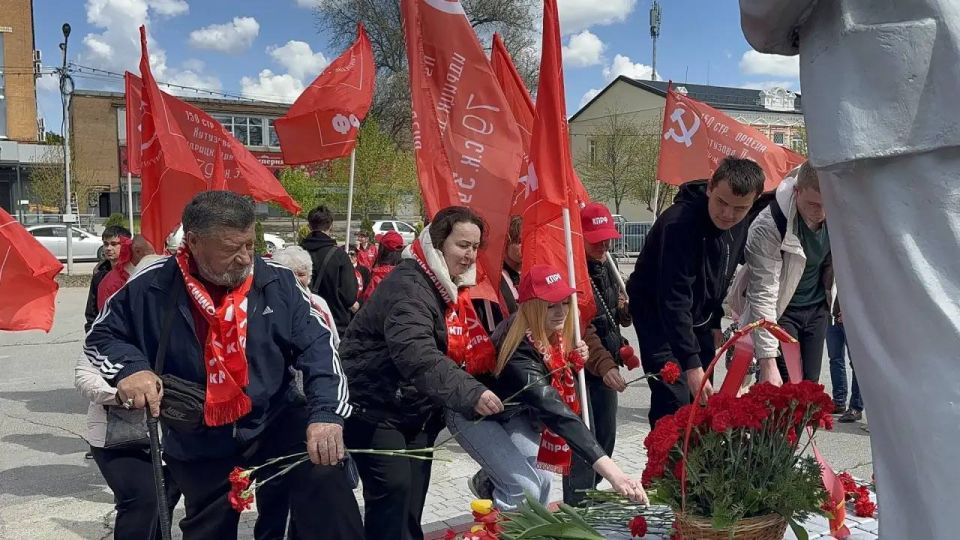 Рамиль Замалетдинов: Сегодня мы отмечаем 156-ю годовщину со дня рождения основателя первого в мире социалистического государства, вождя мирового пролетариата и гениального мыслителя — Владимира Ильича Ленина Рамиль Замалетдинов: Сегодня мы отмечаем 156-ю годовщину со дня рождения основателя первого в мире социалистического государства, вождя мирового пролетариата и гениального мыслителя — Владимира Ильича Ленина