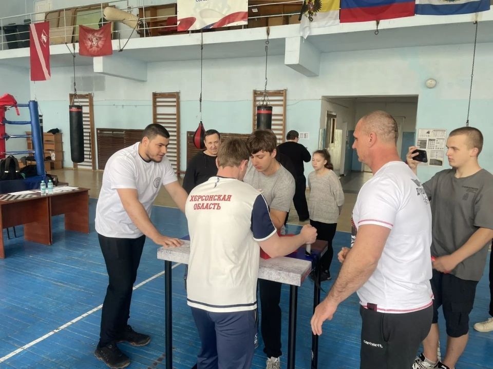Открытый турнир по армрестлингу в Скадовске Открытый турнир по армрестлингу в Скадовске
