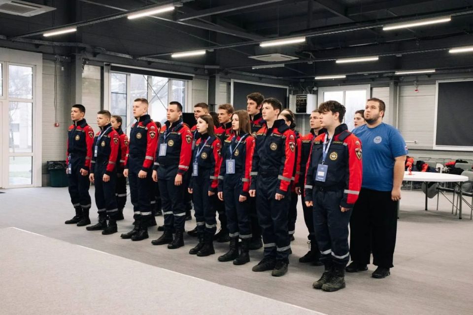 Владимир Сальдо поздравил Всероссийский студенческий корпус спасателей с 25-летием Владимир Сальдо поздравил Всероссийский студенческий корпус спасателей с 25-летием